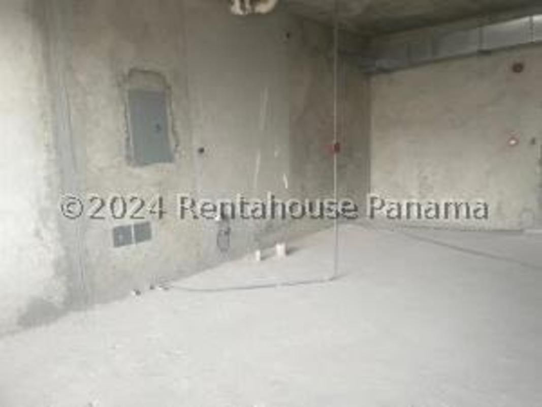 Concrete shell interior for medical use in Torre Medica Via España Panama City