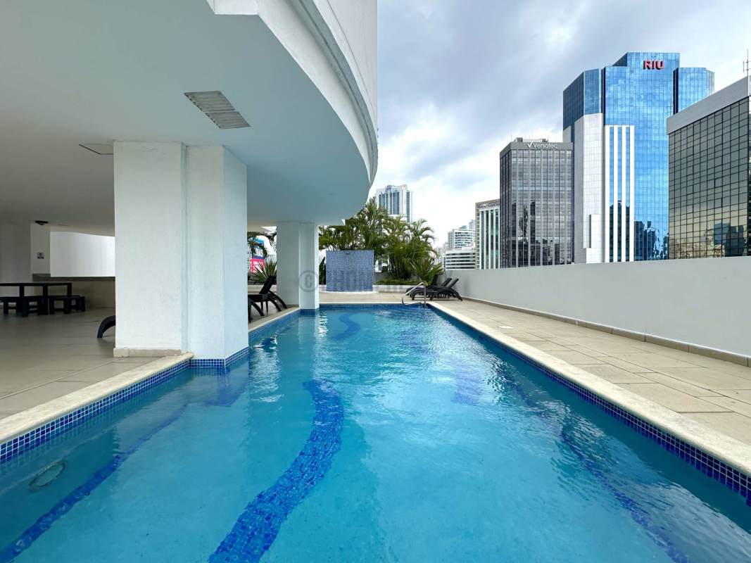 Rooftop swimming pool with panoramic skyline views at PH Metropolitan Park Obarrio Panama