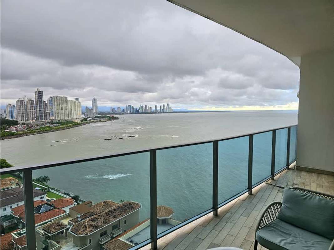 Large bedroom with panoramic ocean view and built-in closet at Grand Tower Punta Pacifica