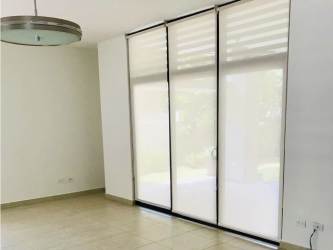 Modern bathroom featuring a corner bathtub, glass shower, and textured wall tiles in PH Nativa house Panama Pacifico