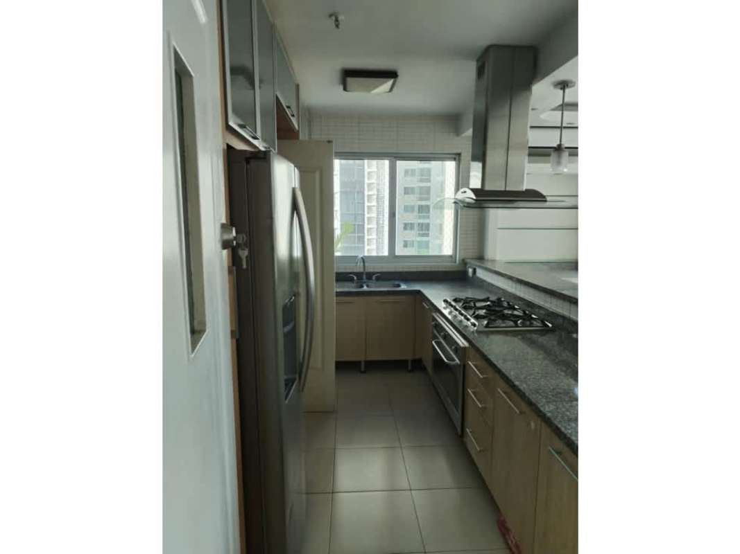 Contemporary bathroom with glass walk-in shower in Tao Tower Panama apartment for sale