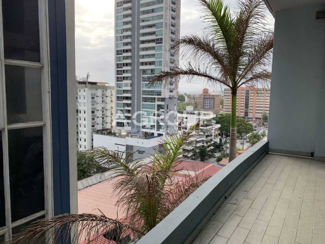 Balcony with city skyline and bay views Yacht Club Tower Panama