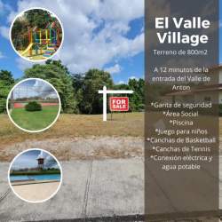 Vacant 800 m² lot with views of playground, tennis court and swimming pools at El Valle Village San Carlos Panama