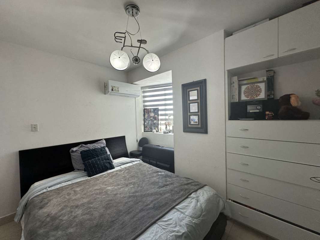 Modern bathroom with walk-in glass shower enclosure PH Majestic Garden Panama