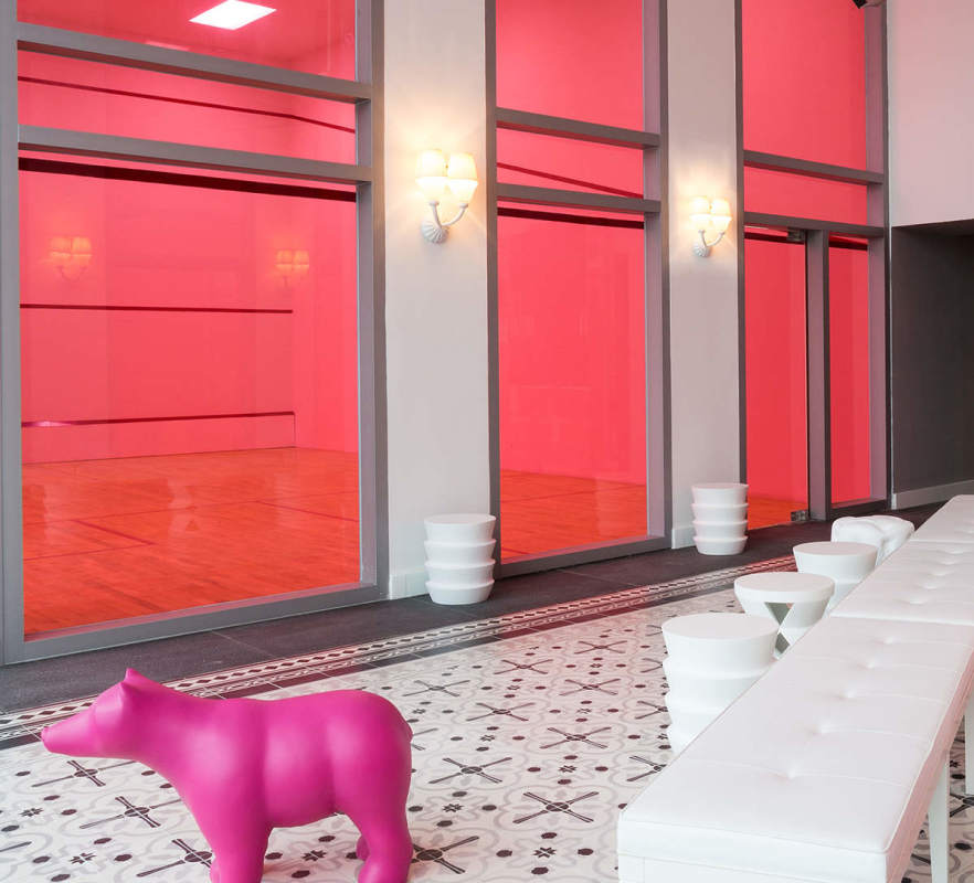 Oceanfront infinity pool deck at YOO Panama luxury condominium on Avenida Balboa