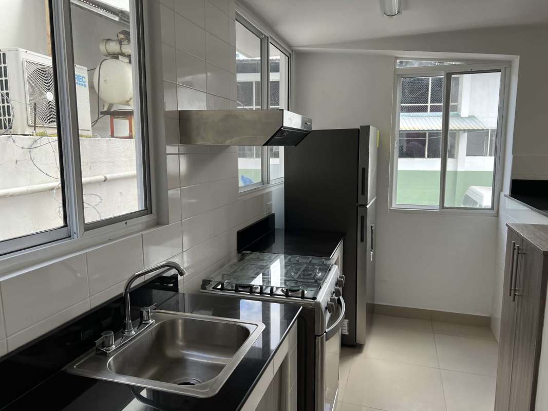 Compact kitchen stainless steel sink gas stove refrigerator PH Villa Hermosa Panama