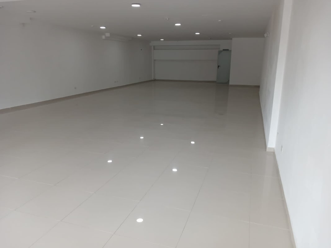Retail commercial interior space with tiled floor ready to occupy in PH Signature Plaza Obarrio Panama