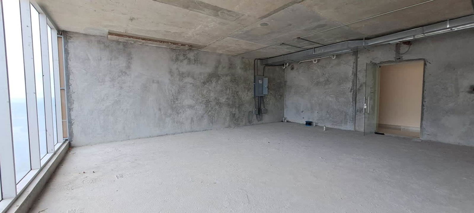 Modern elevator lobby in high-rise Balboa Office Center with multiple elevators and contemporary finish Panama