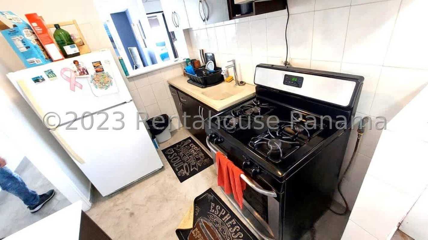 Bathroom with bathtub, beige tiles and shower in PH Miraflores View Panama City