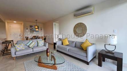 Large bedroom with Pacific Ocean view balcony in PH Casa Bonita Veracruz Panama City