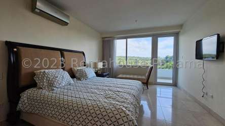Open kitchen with granite countertops breakfast bar in PH Casa Bonita Veracruz Panama