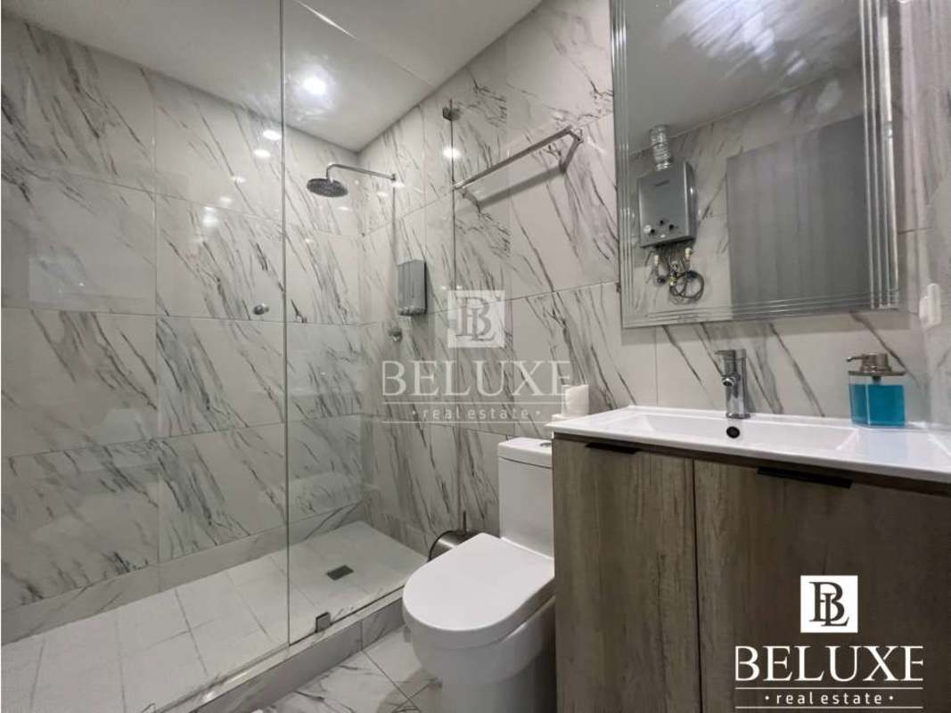 Contemporary bathroom with walk-in shower PH El Botánico Bella Vista Panama