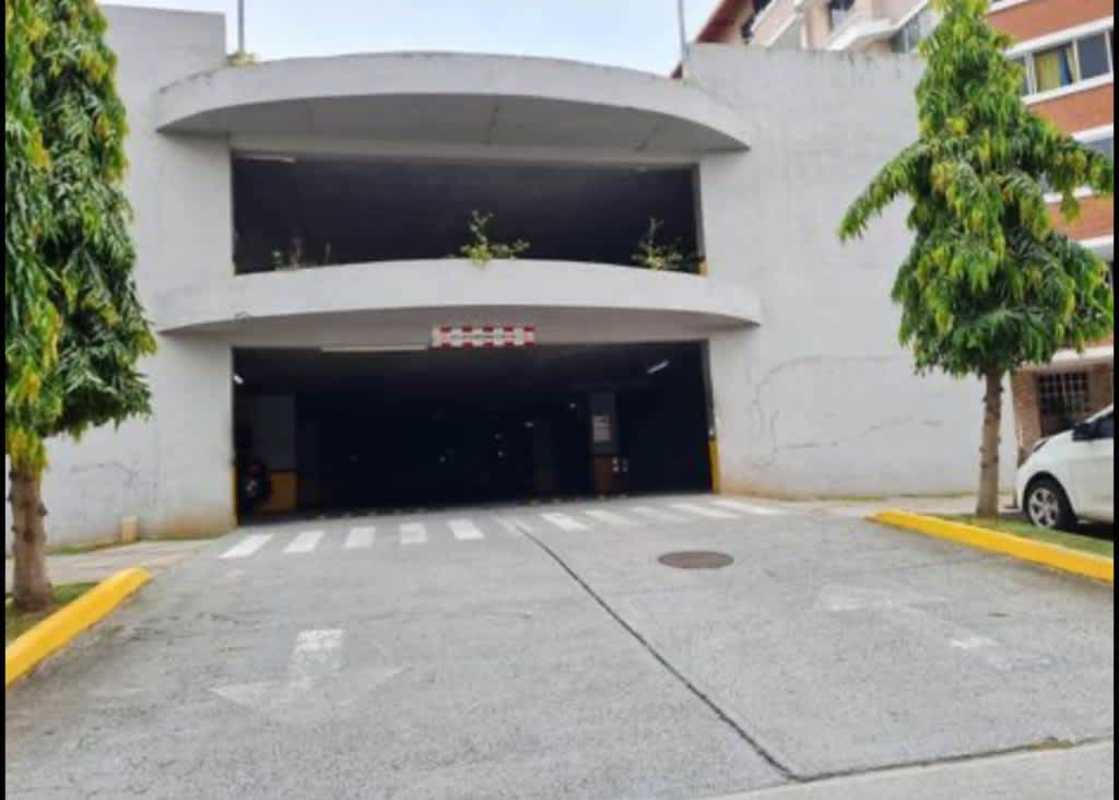 Affordable 2BR Apartment with Balcony & Pool in Llano Bonito