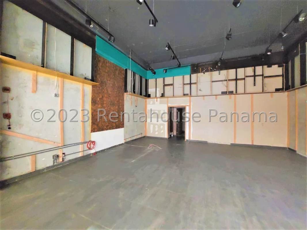Open unfinished commercial retail shop interior ready to be built in Albrook Mall Panama