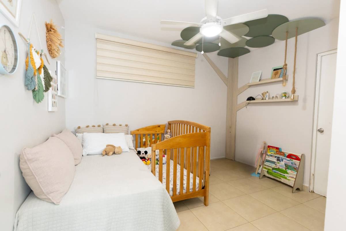 Bright child’s bedroom/playroom with ample space in PH Blue Park Panama