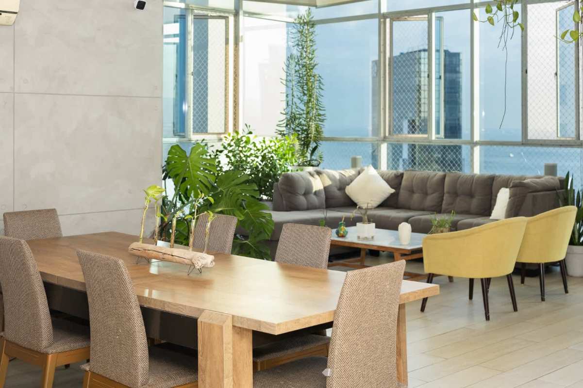 Second bedroom with city skyline views bright space in PH Blue Park Panama City