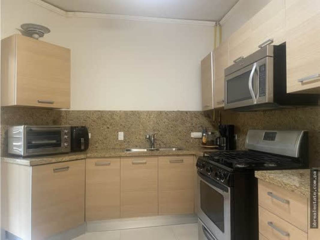 Spacious bedroom with balcony and AC in PH Embassy Village Clayton Panama