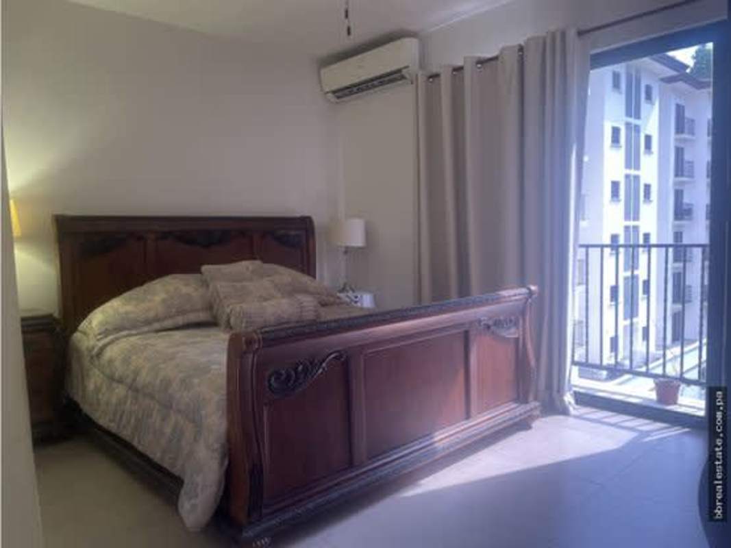 Bedroom with window and AC Embassy Village condo Panama Clayton