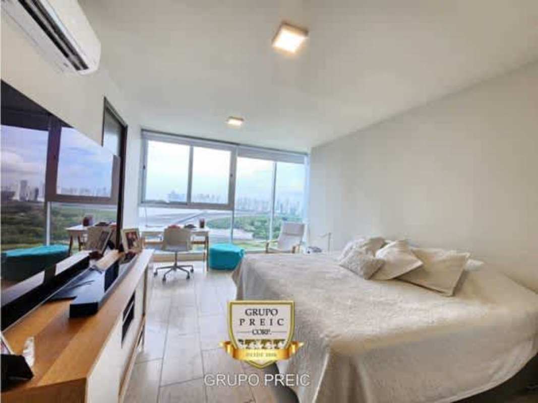 Luxury bedroom with city view in PH Regent Costa del Este Panama