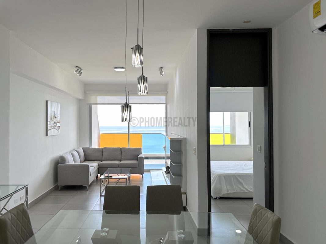 Modern kitchen with granite countertops, stainless appliances in PH Element Avenida Balboa Panama