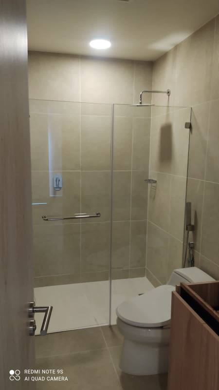 Modern living room with balcony overlooking golf course PH Ocean House Santa María Panama