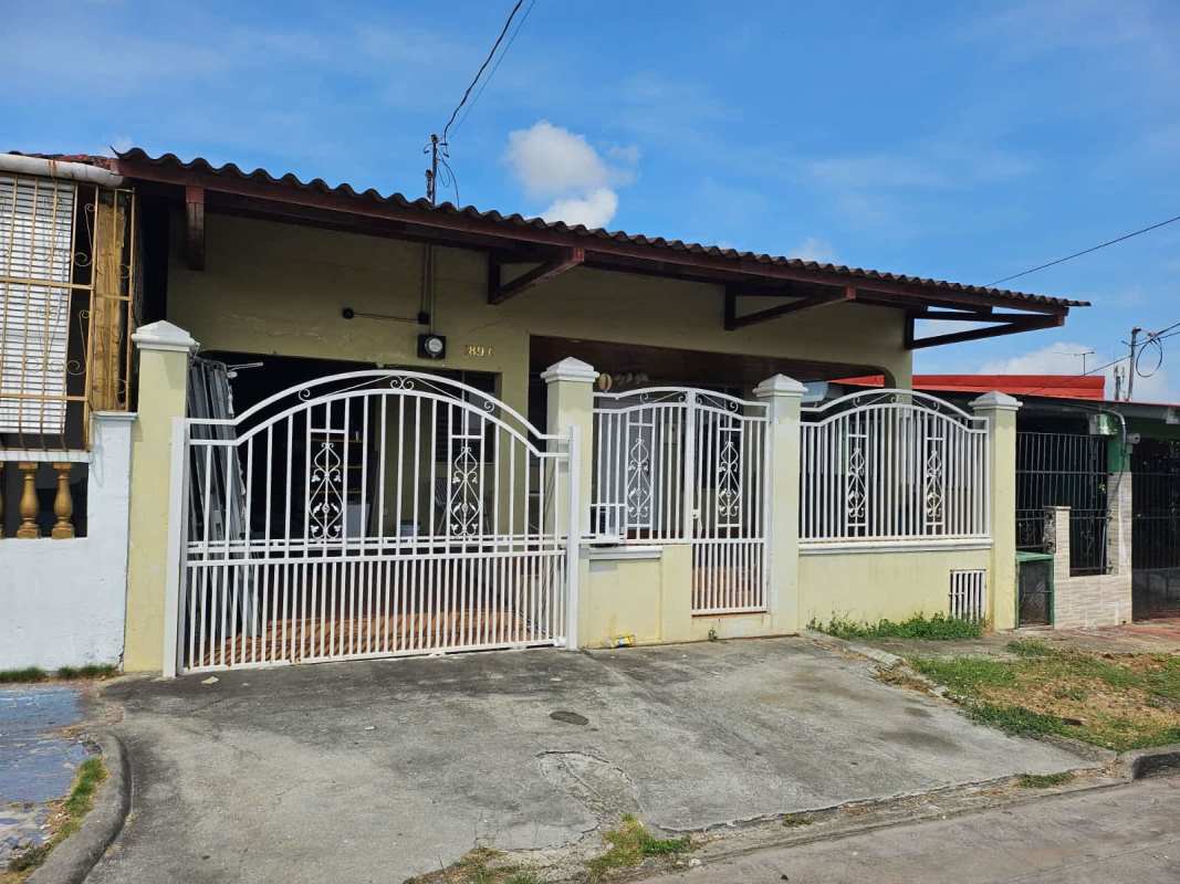 Traditional single story house with gated fence, covered porch and parking in Juan Díaz, Panama City