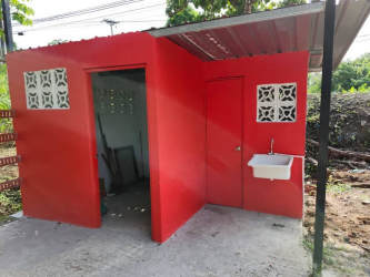 Rustic kitchen area with exposed beams and open plan in Santa Rosa Chilibre commercial house