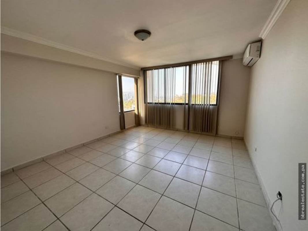 Living room with ceramic floors, ceiling fan, AC, and bright windows in PH Fountain View Panama