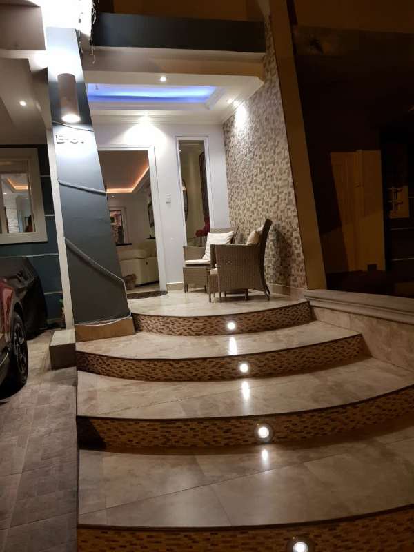 Covered porch entrance with lighting at PH Alpes Brisas del Golf Panama