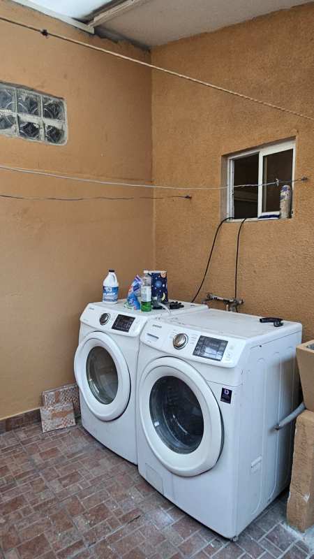 Empty bedroom blue wall split AC built in closet Dorado Lakes Condado del Rey