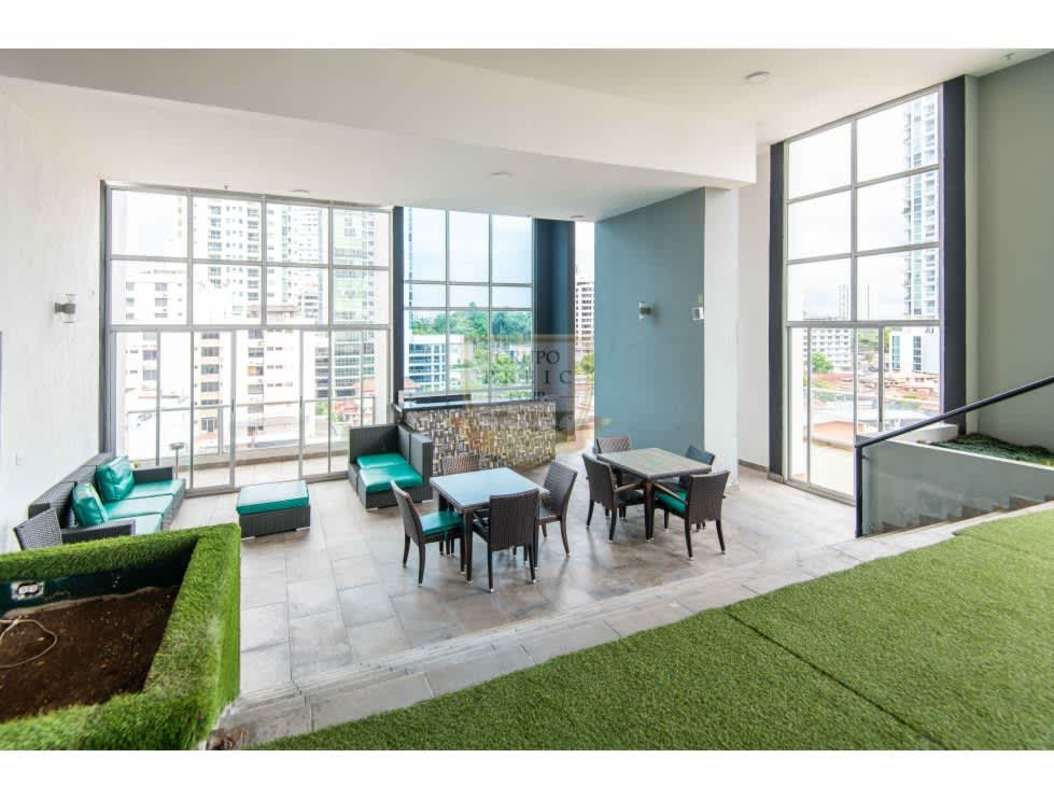 Elegant modern lobby with seating area in PH Quartier San Francisco