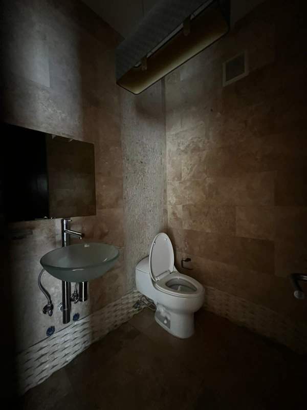 Luxury lobby entrance high ceilings elegant decor PH Q Tower Panama City