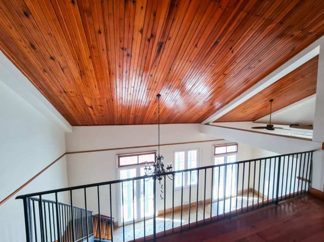 Loft space with hardwood ceilings, closets, fan, AC inside Casco Viejo apartment