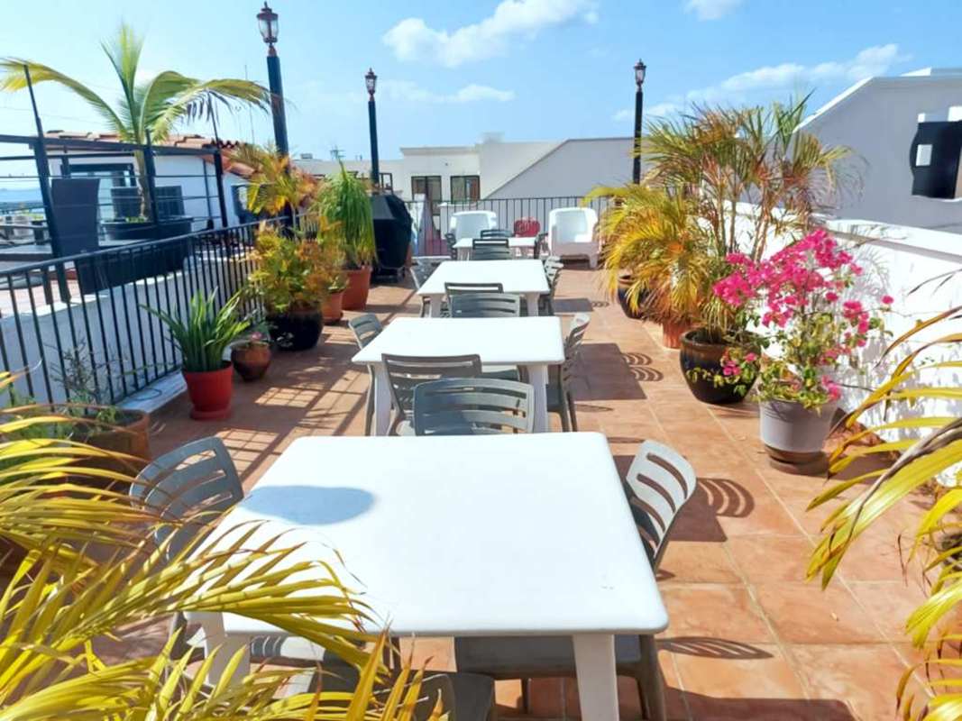 Luxe 3BR Colonial Apartment with Balcony Casco Viejo