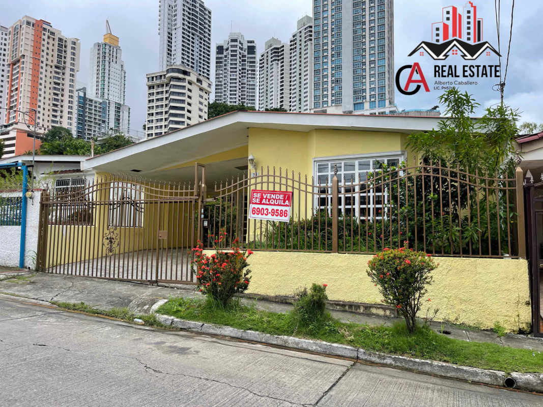 Spacious living room with large windows and air conditioning of remodeled 5BR house Betania Panama