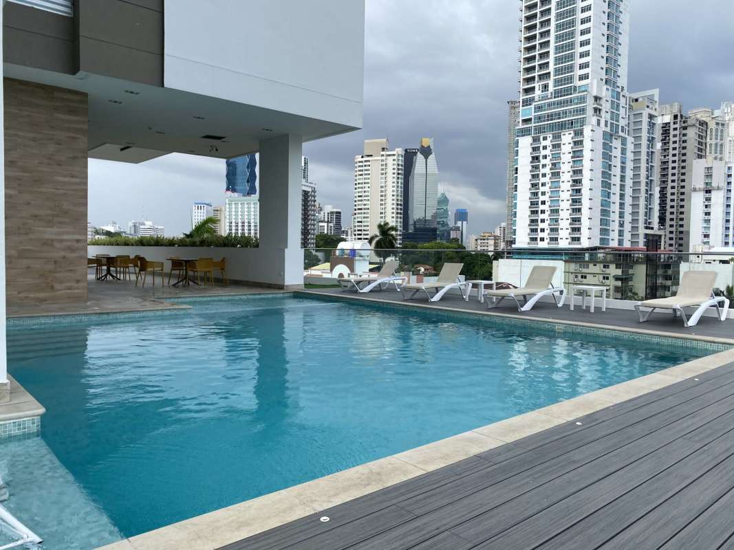 Rooftop amenities with pool and lounge areas PH Altamira Bella Vista Panama