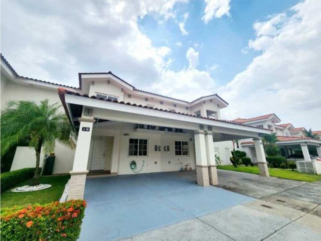 Bright living room with split AC and tiled floors at PH Versalles Costa Sur Panama