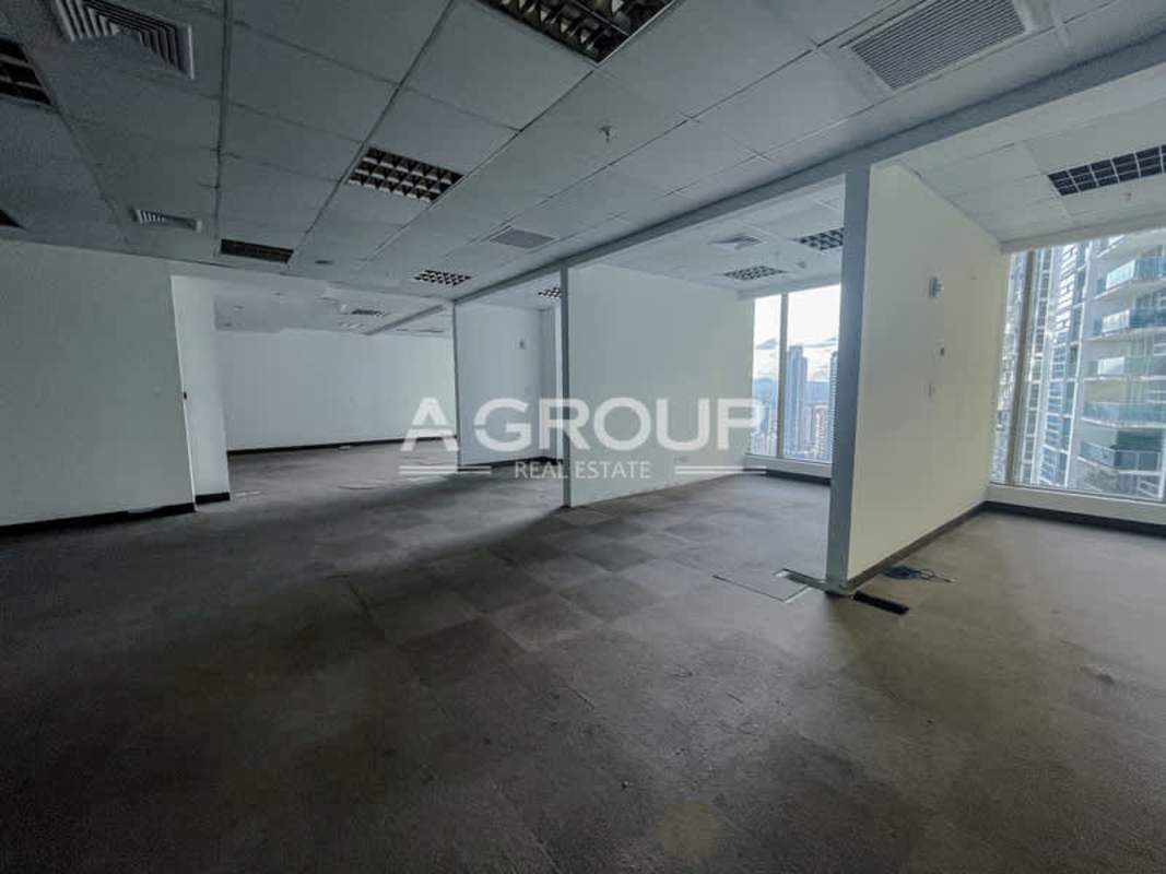 Spacious unfurnished finished office space with recessed lighting in BICSA Tower Panama