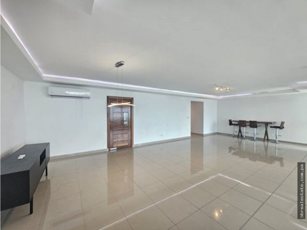 Expansive balcony overlooking Panama City skyline and Pacific Ocean at PH The Regent San Francisco