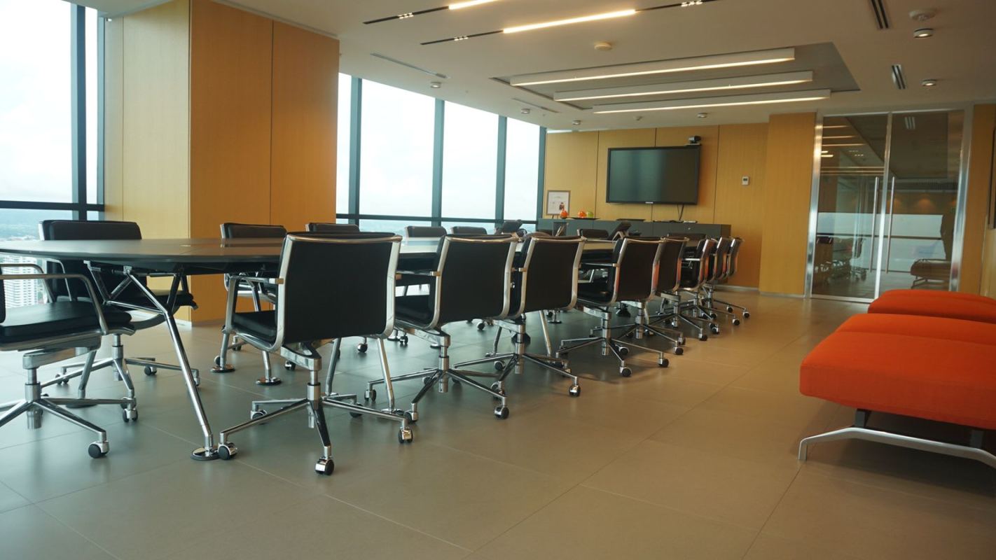 Modern conference room with panoramic windows overlooking Panama Bay in PH BICSA Tower
