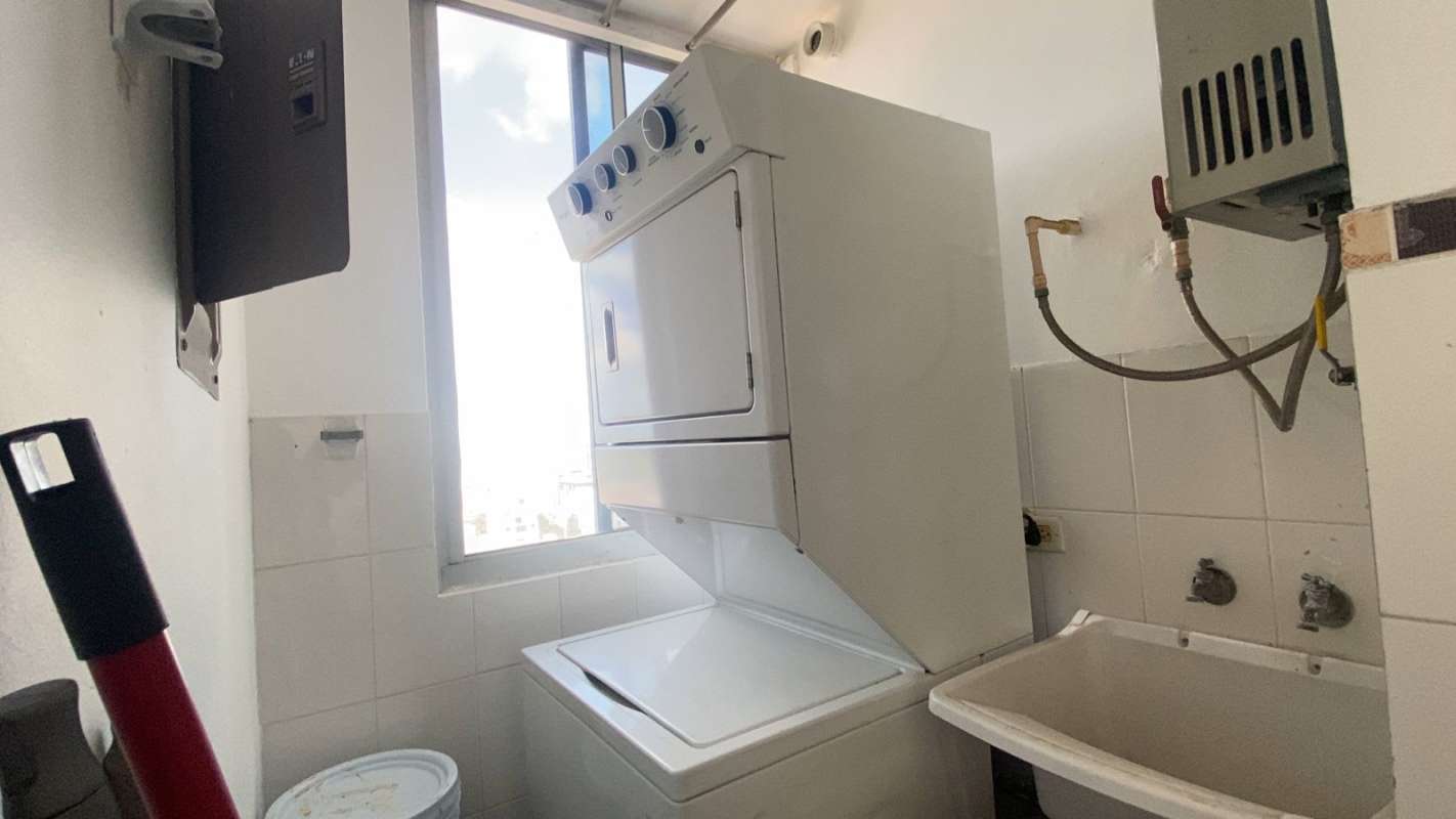 Bathroom with vessel sink, granite countertop, glass shower modern fixtures PH Montemar Panama