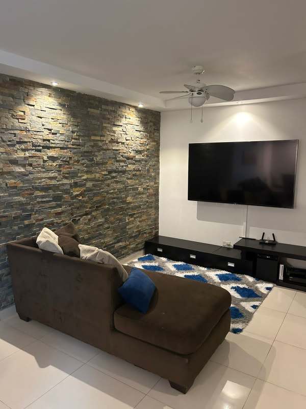 Modern kitchen with island and breakfast bar PH Green Bay in Costa del Este Panama