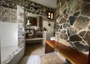 Country retreat with large lawns, mountain backdrop and rustic architecture in Valle de Antón Panama