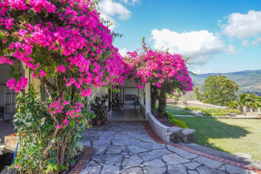 Master bedroom with terrace, wood ceiling, panoramic views Altos del Maria Panama
