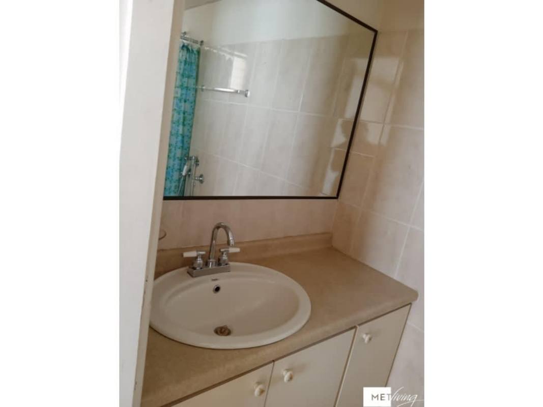 Bathroom vanity with mirror and tiled wall PH Parque Versalles Parque Lefevre