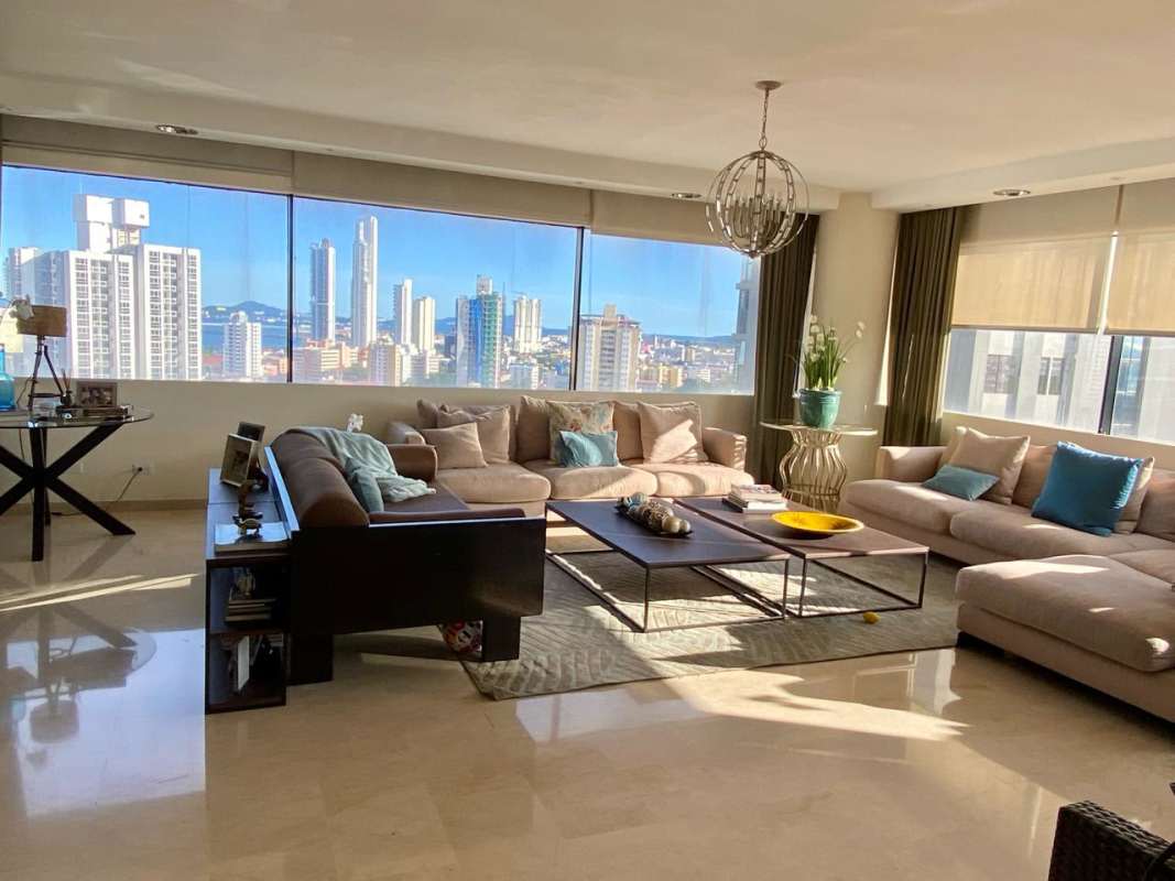 Large living room with floor-to-ceiling windows overlooking cityscape PH Edificio Elite Panama