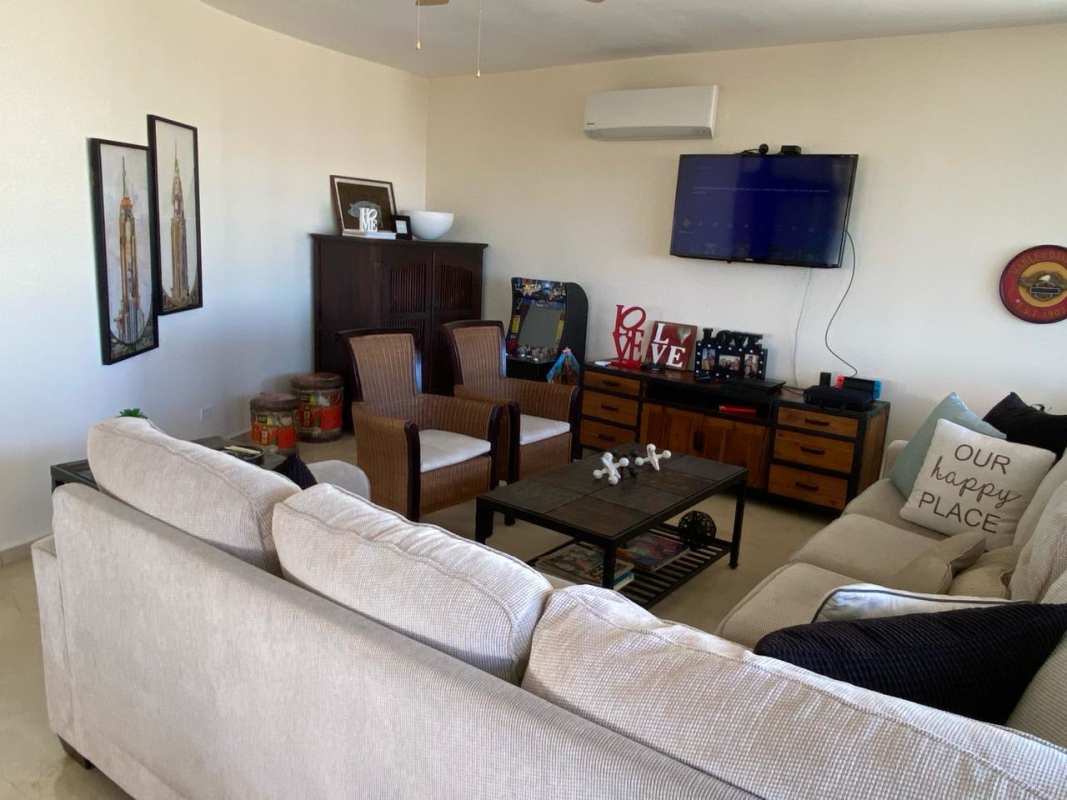 Bedroom with natural lighting and cityscape window PH Edificio Elite Panama