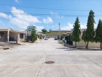 Quiet community street with houses in Parques de Oviedo gated neighborhood Hato Montaña La Chorrera