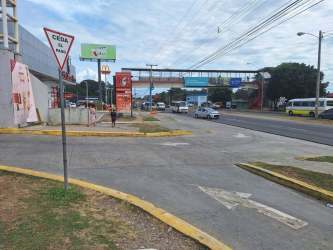 Street view showing shopping plaza entrance with parking and storefronts Penonomé Panama