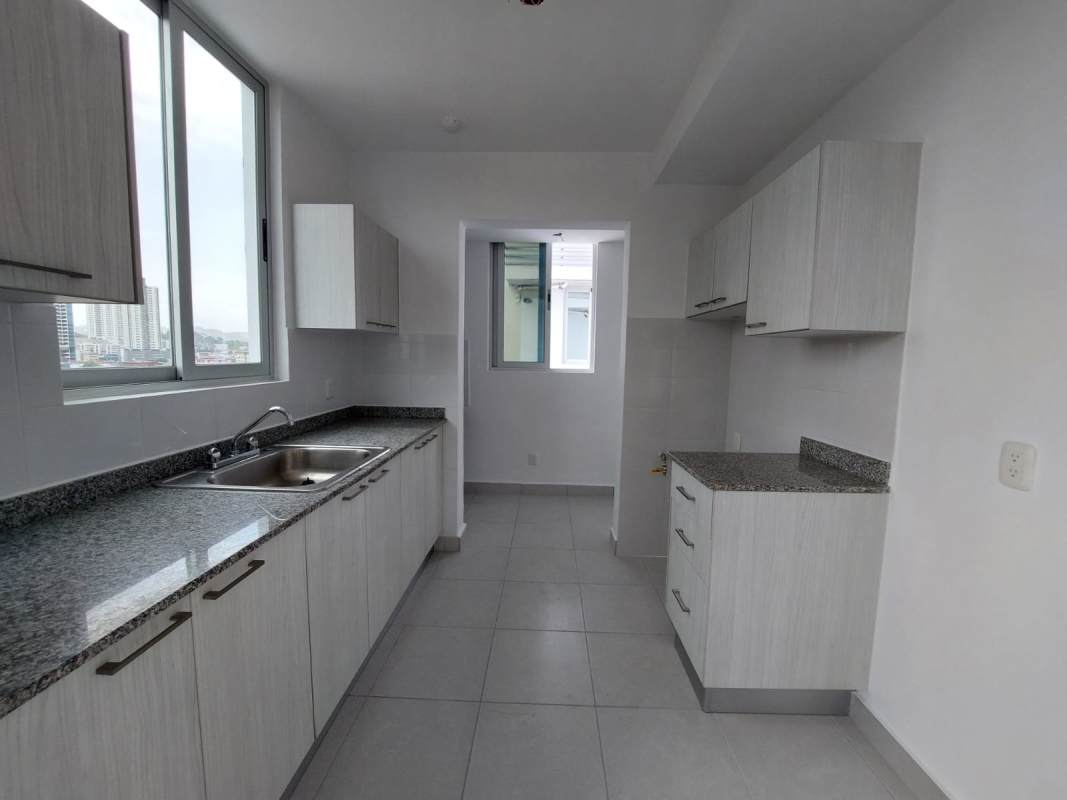Bright kitchen with granite countertops large windows PH Solok Panama